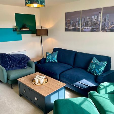 3-Bedroom Luxury Stay With Free Parking Маркет Харбъро Екстериор снимка