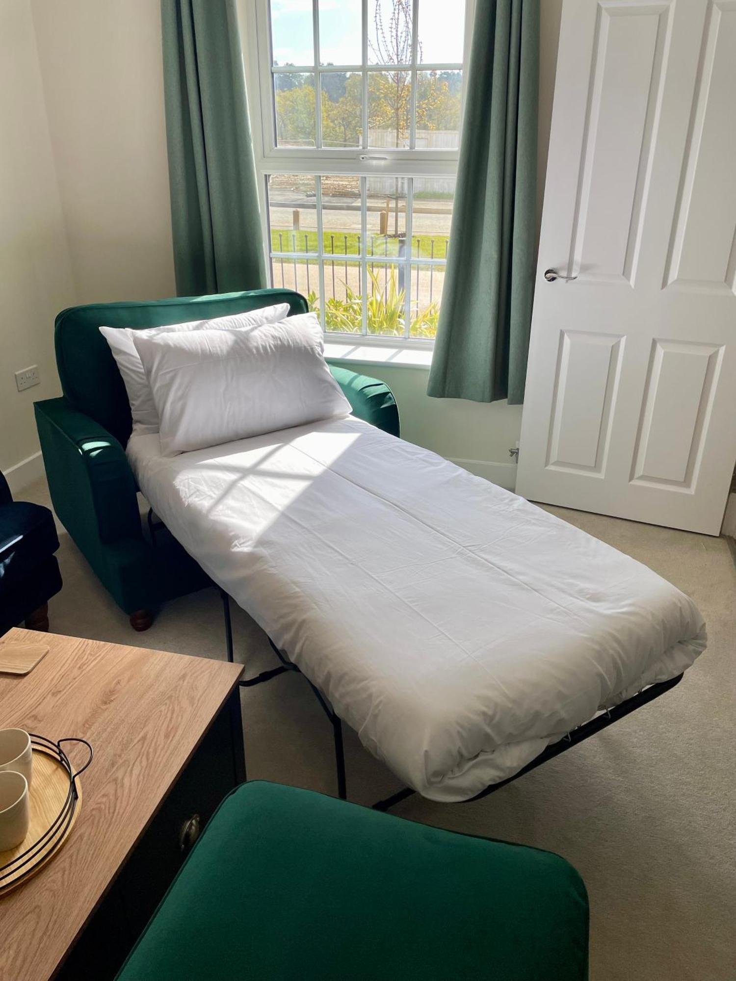 3-Bedroom Luxury Stay With Free Parking Маркет Харбъро Екстериор снимка