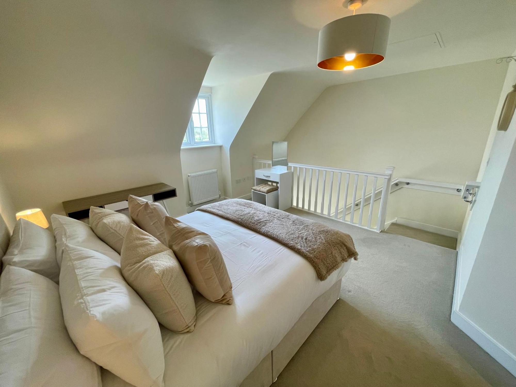 3-Bedroom Luxury Stay With Free Parking Маркет Харбъро Екстериор снимка