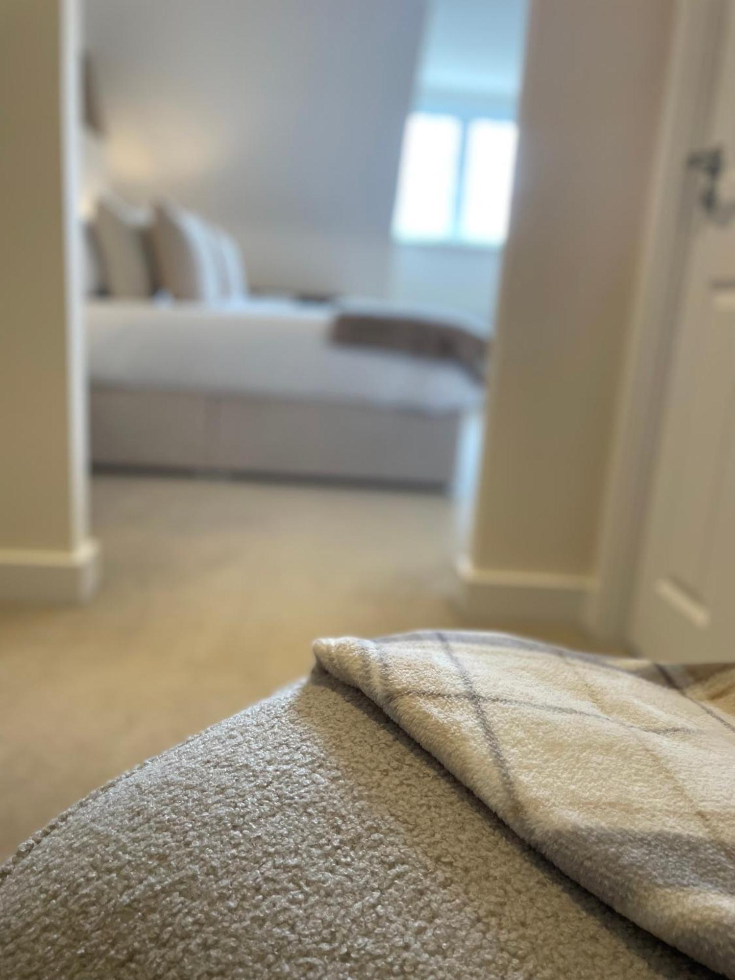 3-Bedroom Luxury Stay With Free Parking Маркет Харбъро Екстериор снимка