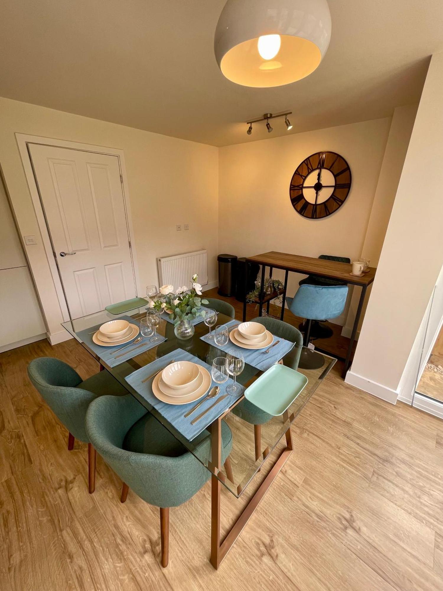 3-Bedroom Luxury Stay With Free Parking Маркет Харбъро Екстериор снимка